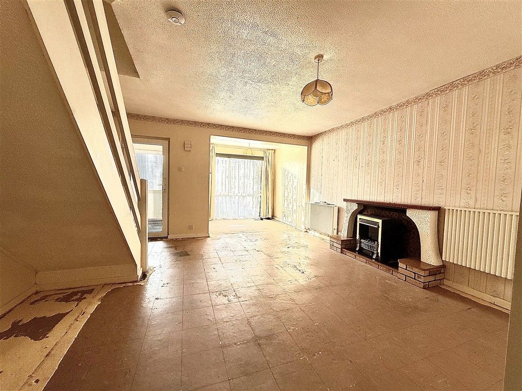 Property photo 3 of 10 Lounge