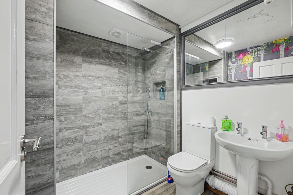 Property photo 3 of 8 Photo 3