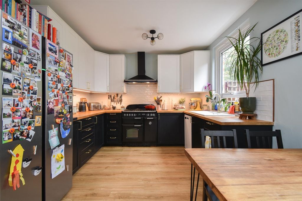 Property photo 2 of 23 Kitchen/Diner