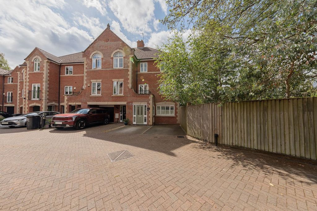 Property photo 1 of 31