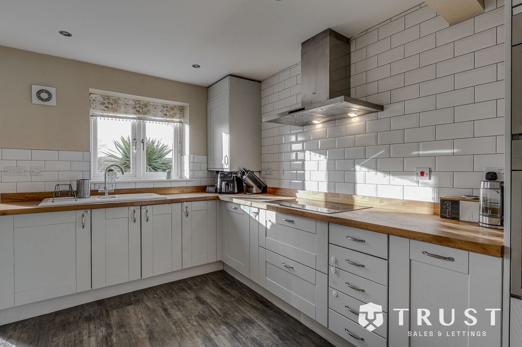 Property photo 3 of 38