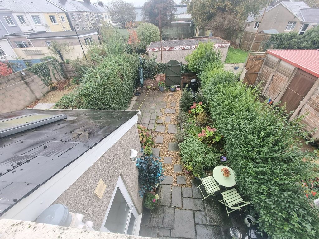 Property photo 2 of 21 Garden