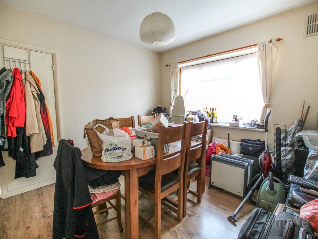 Property photo 3 of 10 1