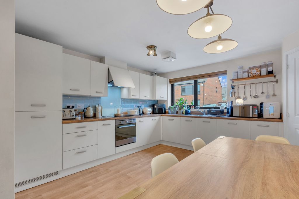 Property photo 3 of 27 4572483