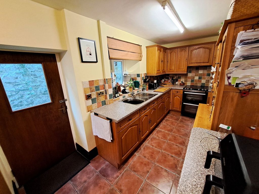 Property photo 3 of 23 Kitchen