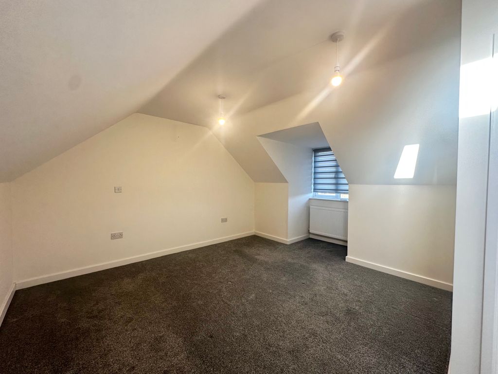 Property photo 3 of 9 Master Bedroom