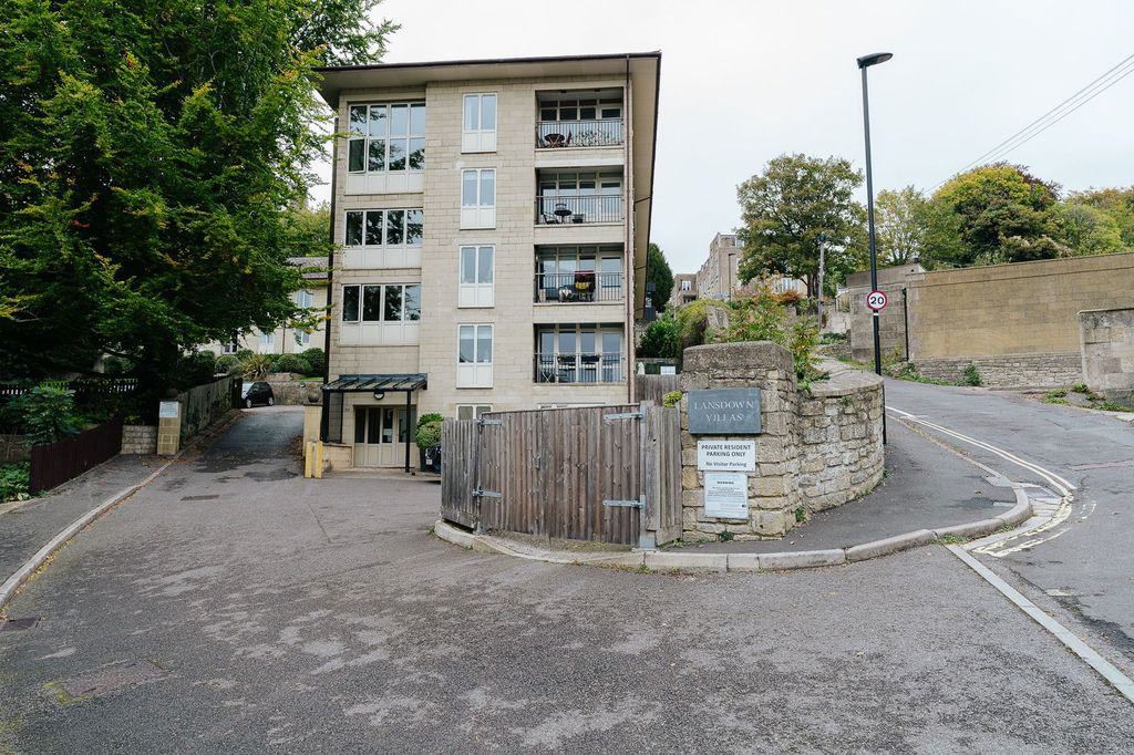 Property photo 3 of 39