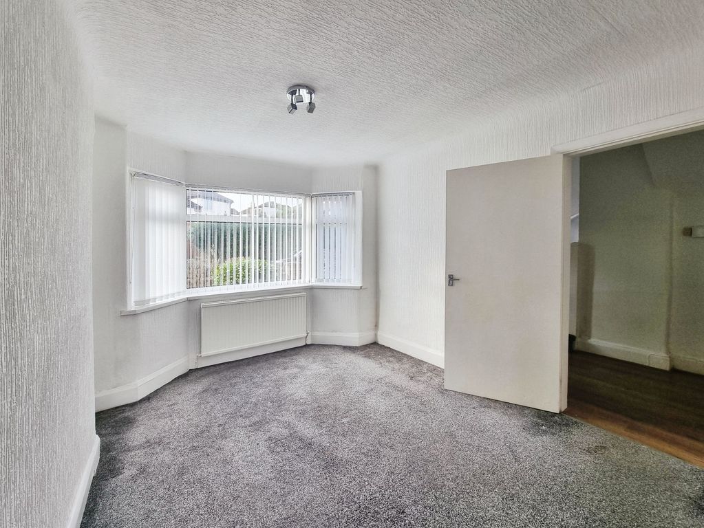 Property photo 3 of 22 Living/Dining Room 2