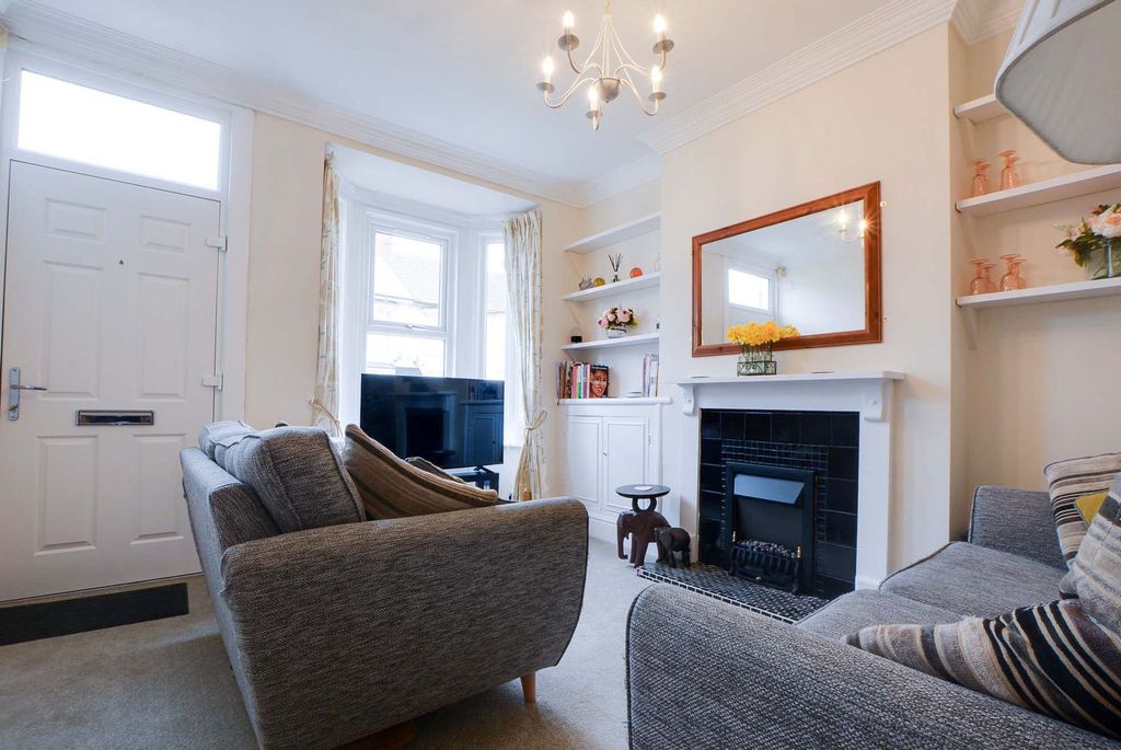 Property photo 2 of 17