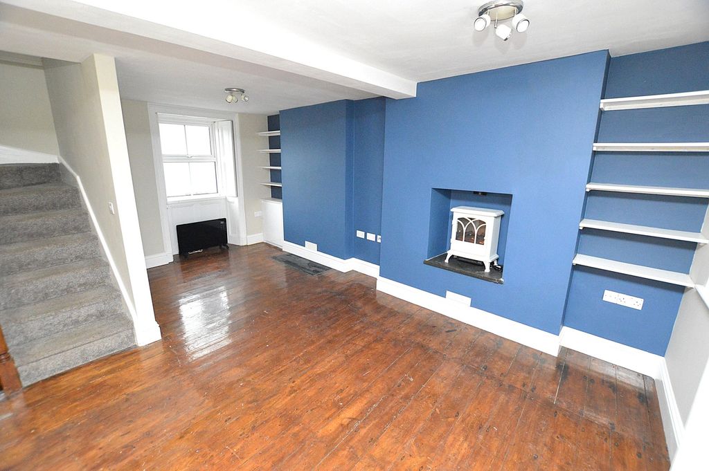 Property photo 2 of 12 Lounge