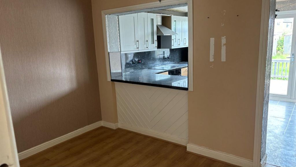 Property photo 2 of 24