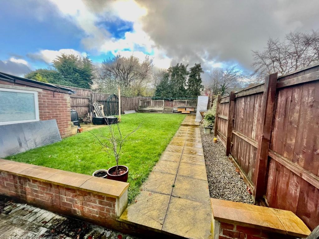 Property photo 3 of 7 Garden