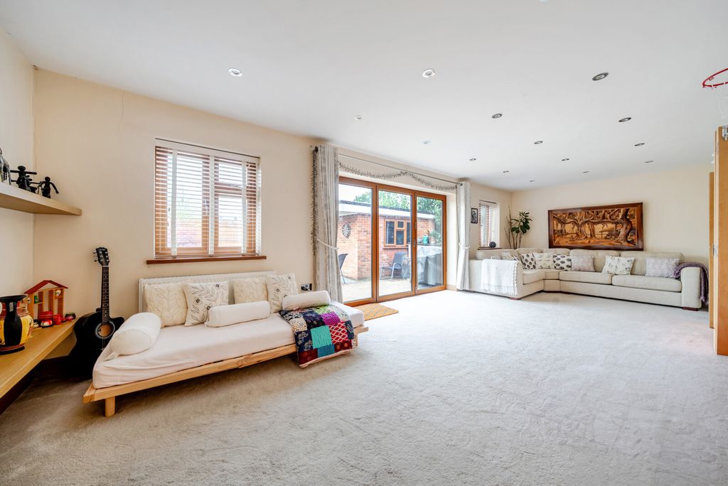 Property photo 2 of 29 1537454-3-6Adf348...