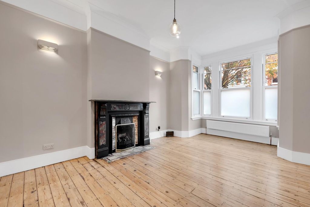 Property photo 2 of 20 Reception