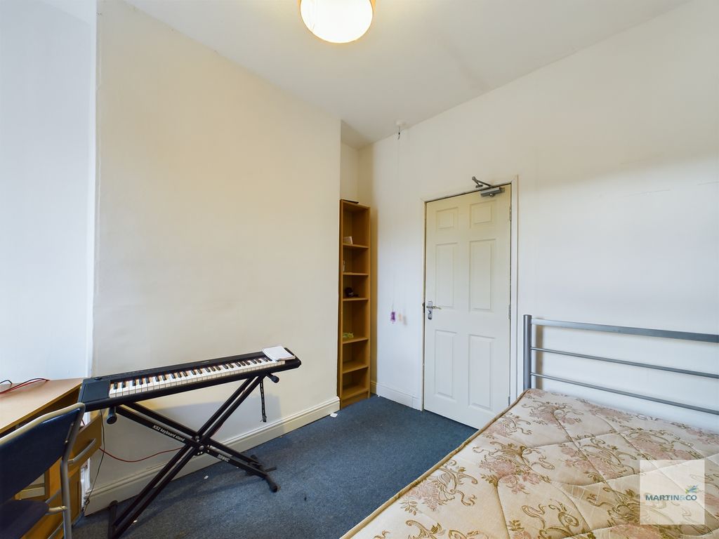 Property photo 2 of 11 Room 2-2