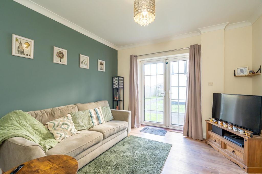 Property photo 3 of 12 Lounge.Jpg