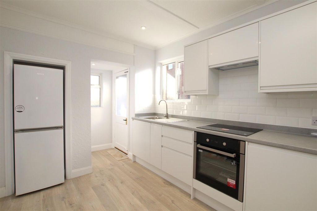 Property photo 3 of 5 Kitchen.Jpg