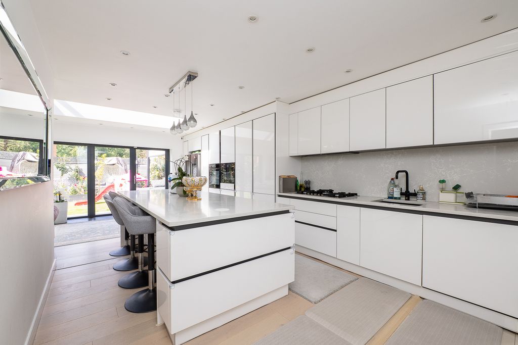 Property photo 1 of 12 Picture No. 04