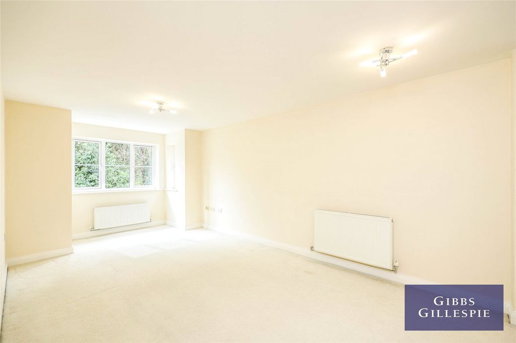 Property photo 2 of 11 4