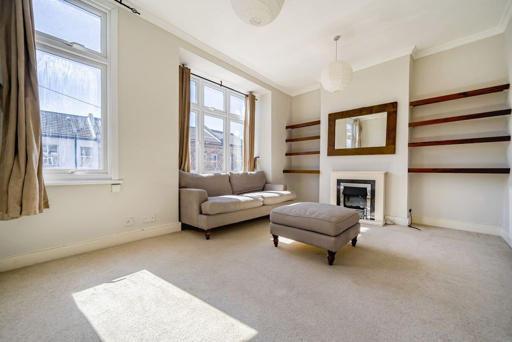 Property photo 2 of 18 Picture No. 21