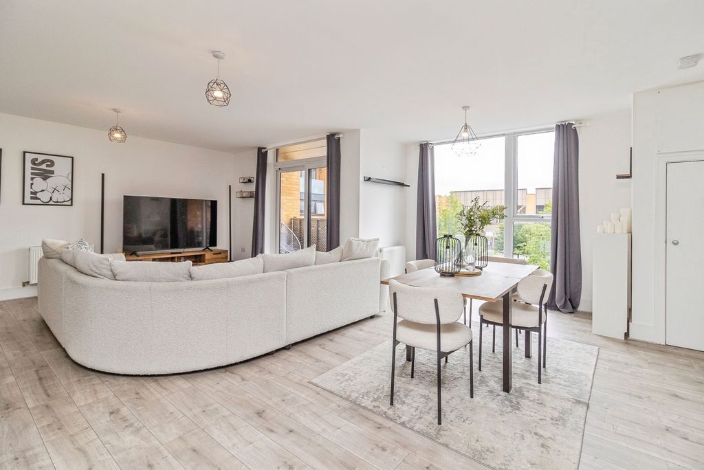 Property photo 2 of 19 Pbox-Img.Jpg
