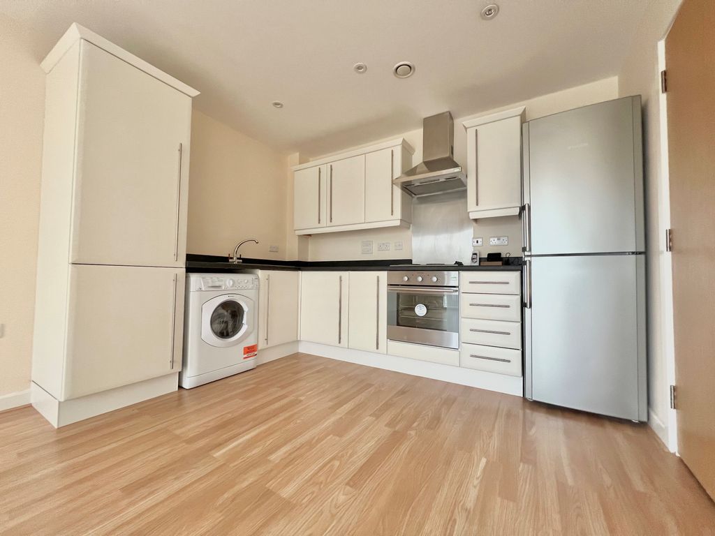 Property photo 2 of 6 Kitchen