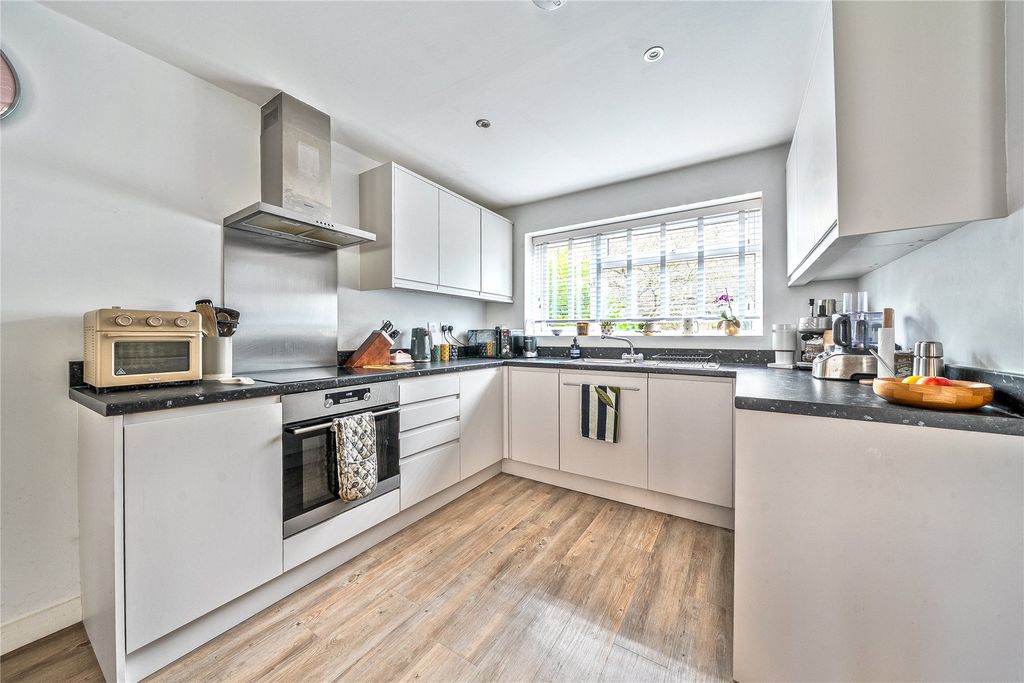 Property photo 3 of 9 Kitchen