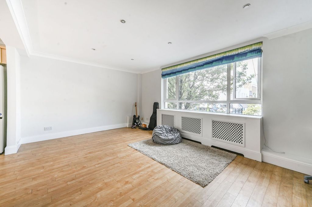 Property photo 2 of 9
