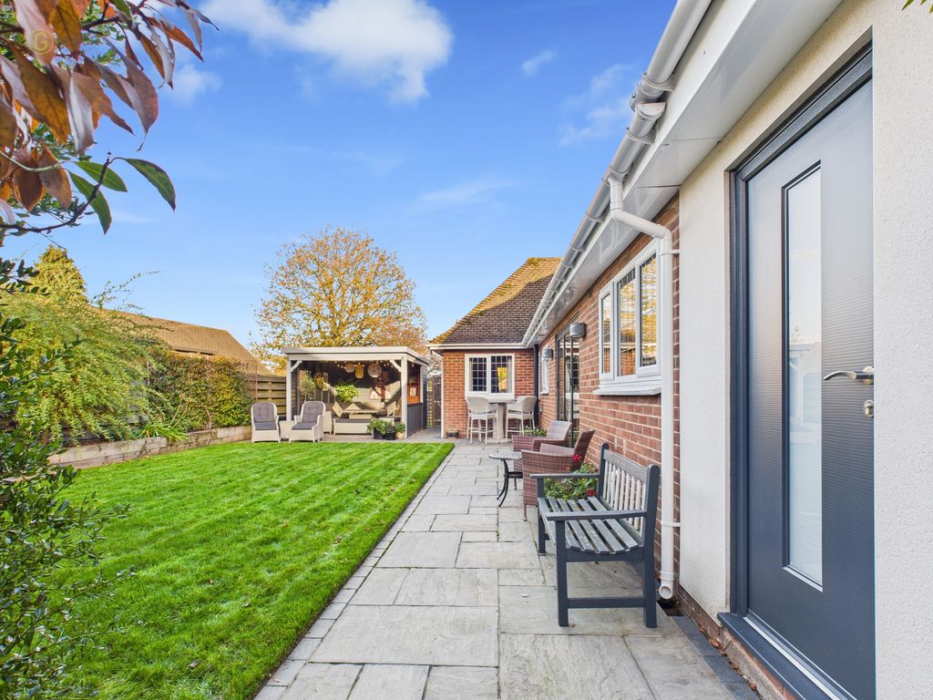 Property photo 2 of 40 Cam03830G0-Pr0240-Still001