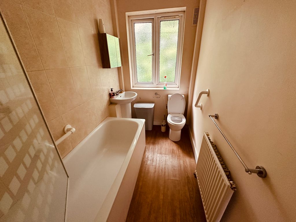 Property photo 3 of 8