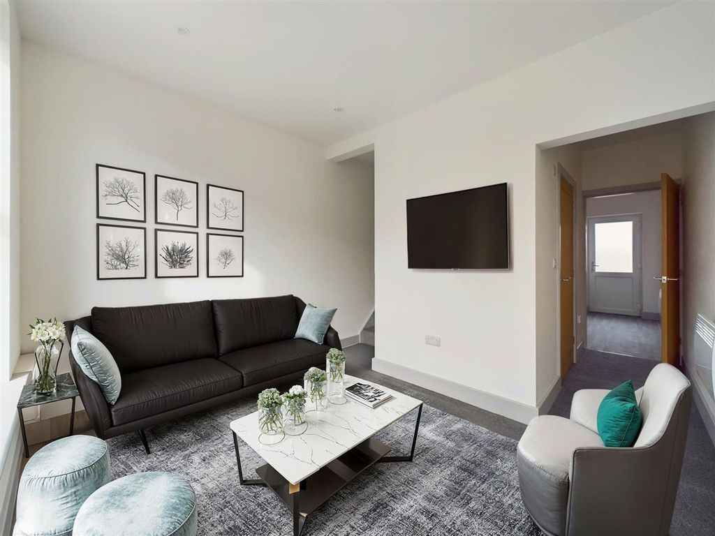 Property photo 2 of 16 Lounge (Virtually Furnished)