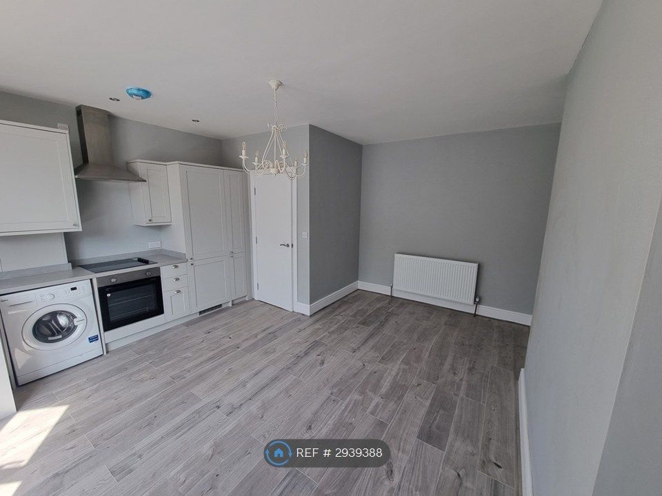 Property photo 1 of 5 Kitchen/Living Room