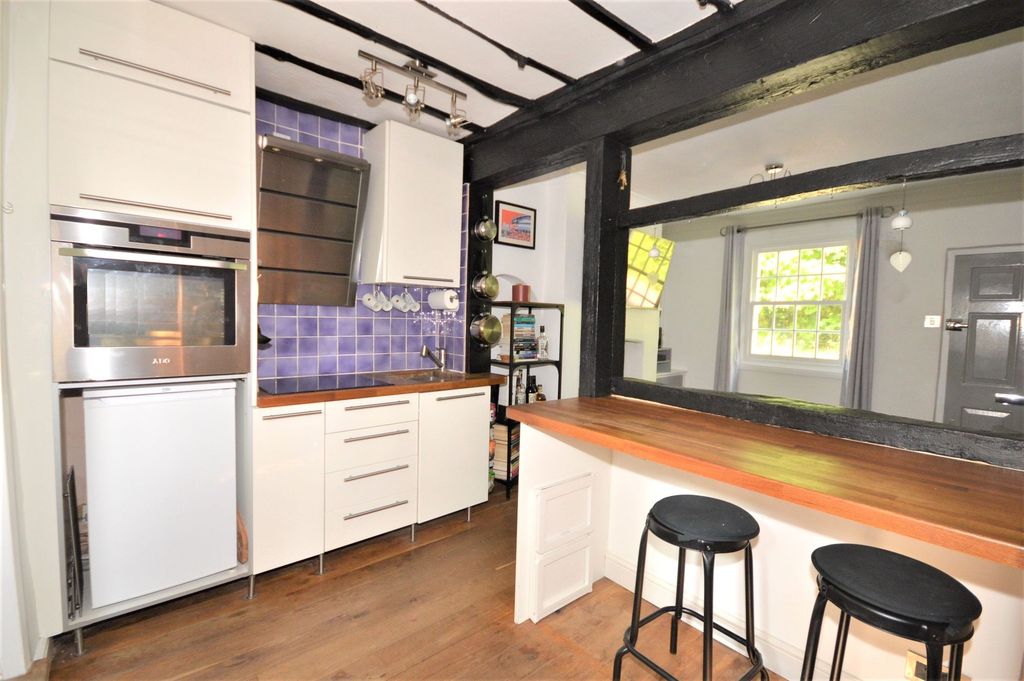 Property photo 3 of 7 Kitchen