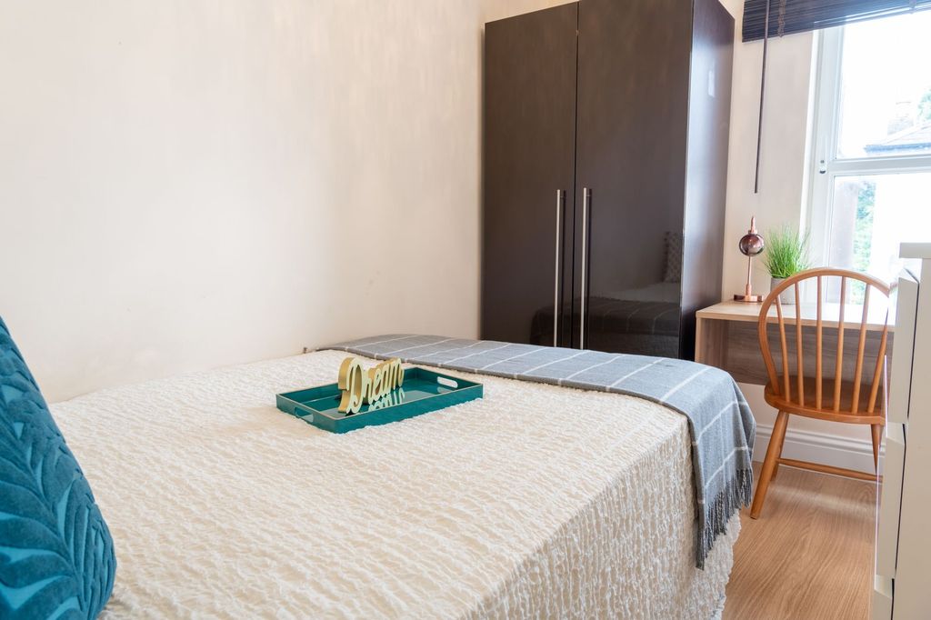 Property photo 3 of 9 Bright, Neatly Styled Bedroom With A Comfortable d...