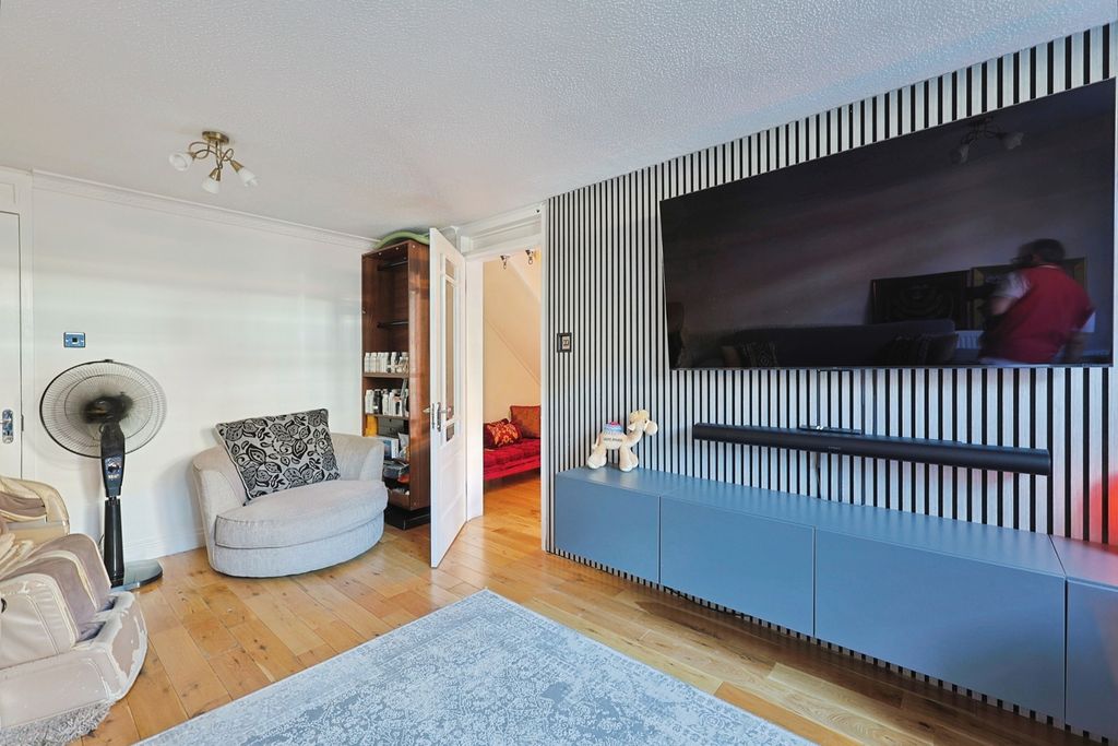 Property photo 3 of 18 Pbox-Img.Jpg
