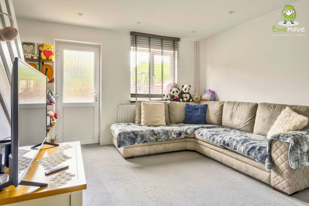 Property photo 2 of 12 3