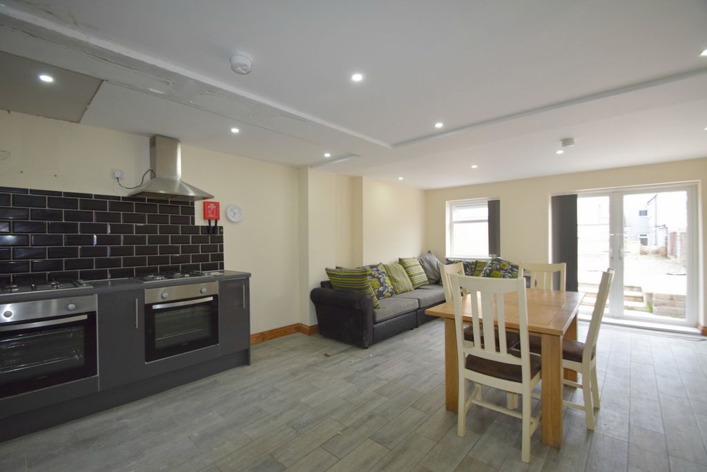 Property photo 3 of 19 Photo 4