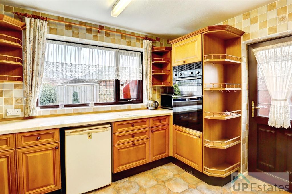 Property photo 3 of 15 Kitchen