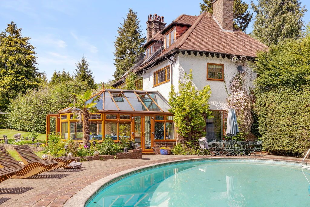 Property photo 1 of 18