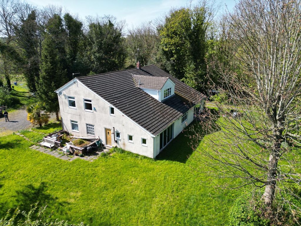 Property photo 2 of 39