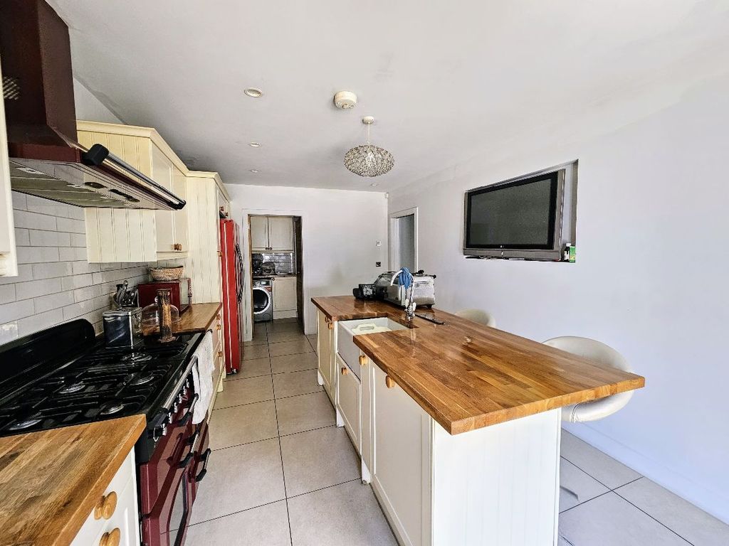 Property photo 3 of 24