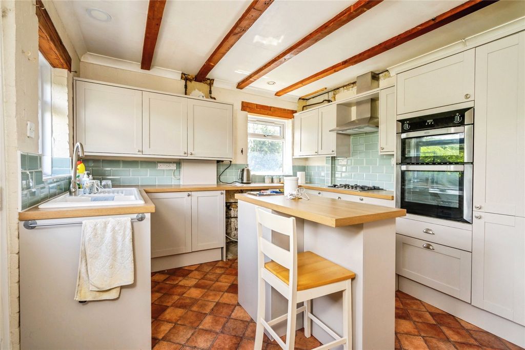 Property photo 2 of 15 Picture No. 28