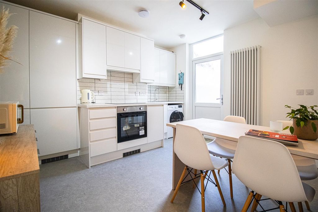 Property photo 1 of 17 Shared Kitchen