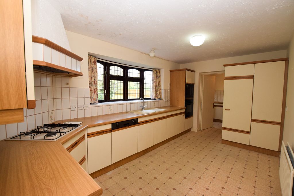 Property photo 3 of 19