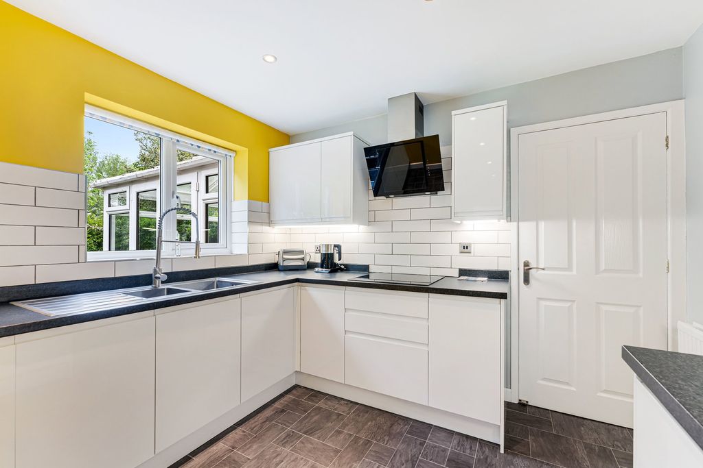 Property photo 2 of 56