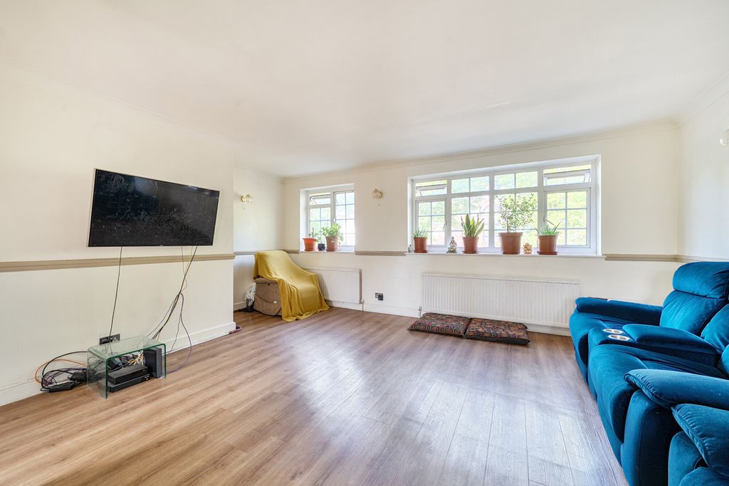 Property photo 2 of 17 1480992-10-6A3Ad8...