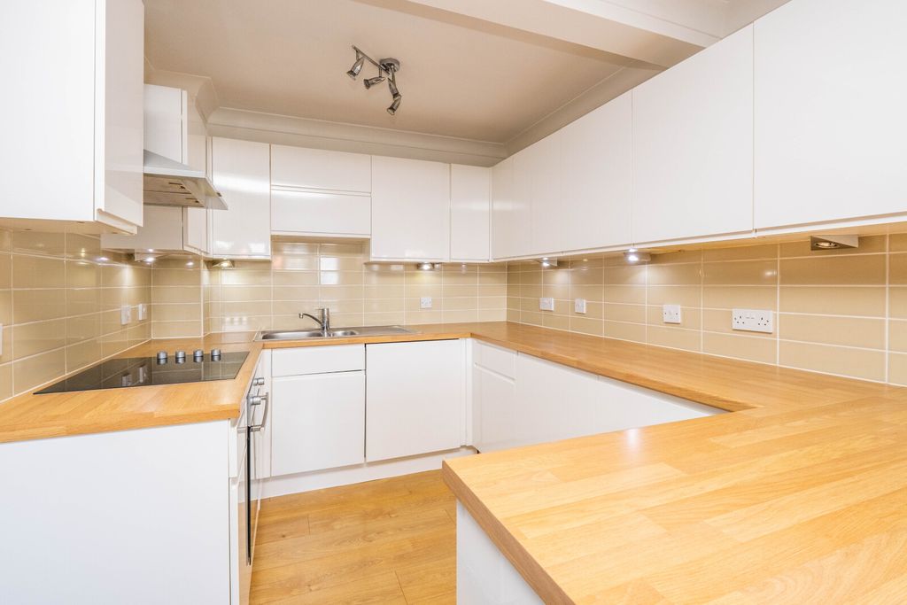 Property photo 1 of 8 Picture No. 10