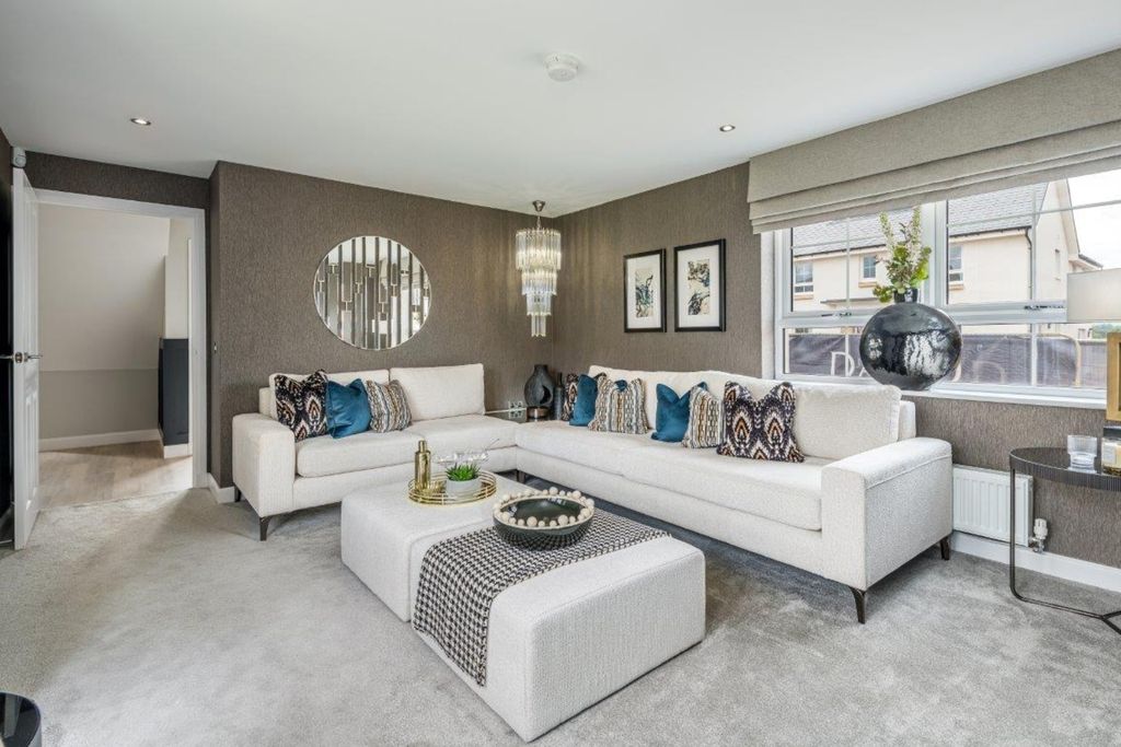 Property photo 2 of 10 Lounge In Detached 4 Bedroom Home