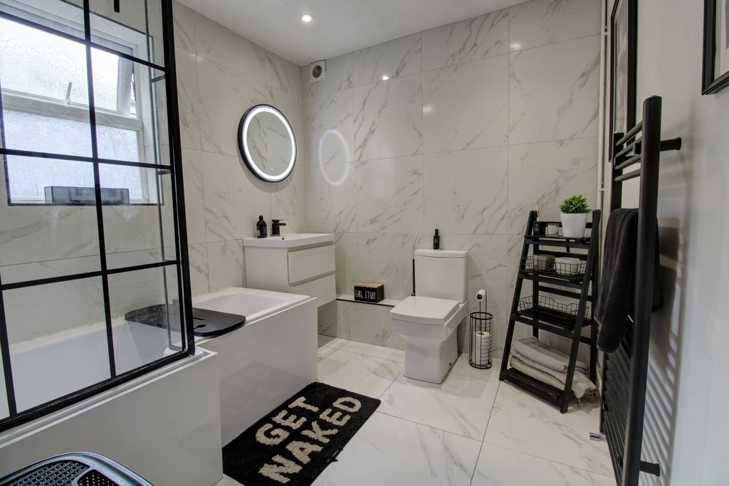 Property photo 3 of 18 A5
