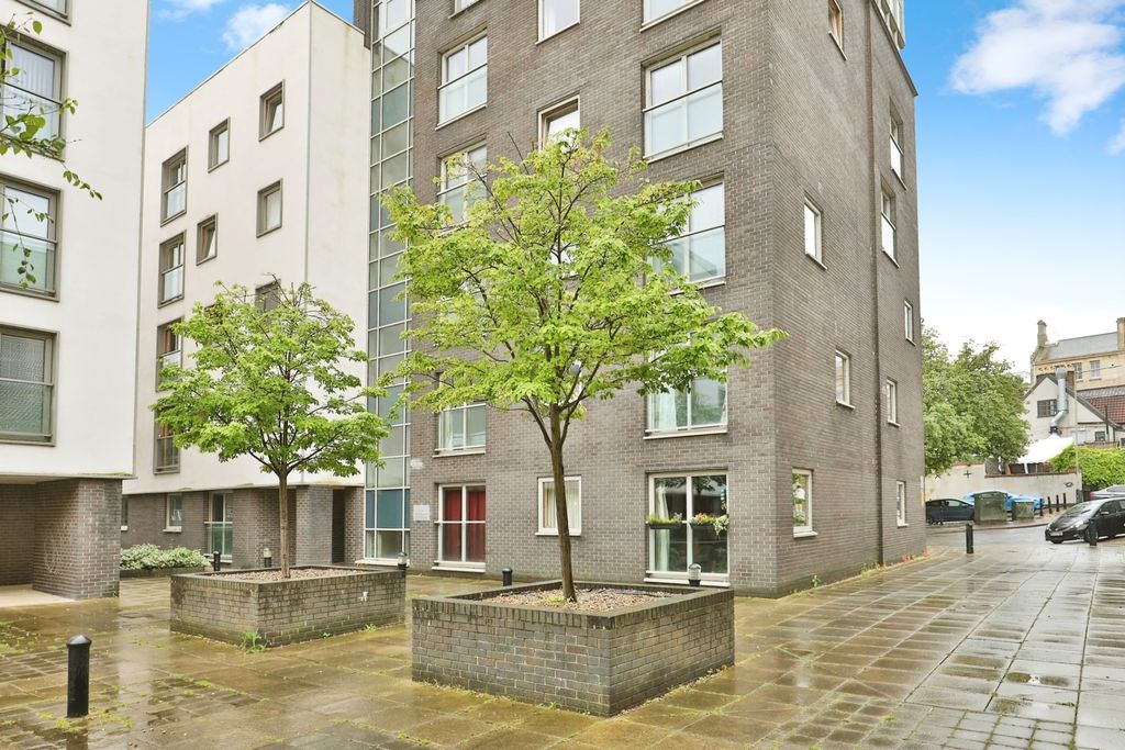 Property photo 1 of 11 Front View